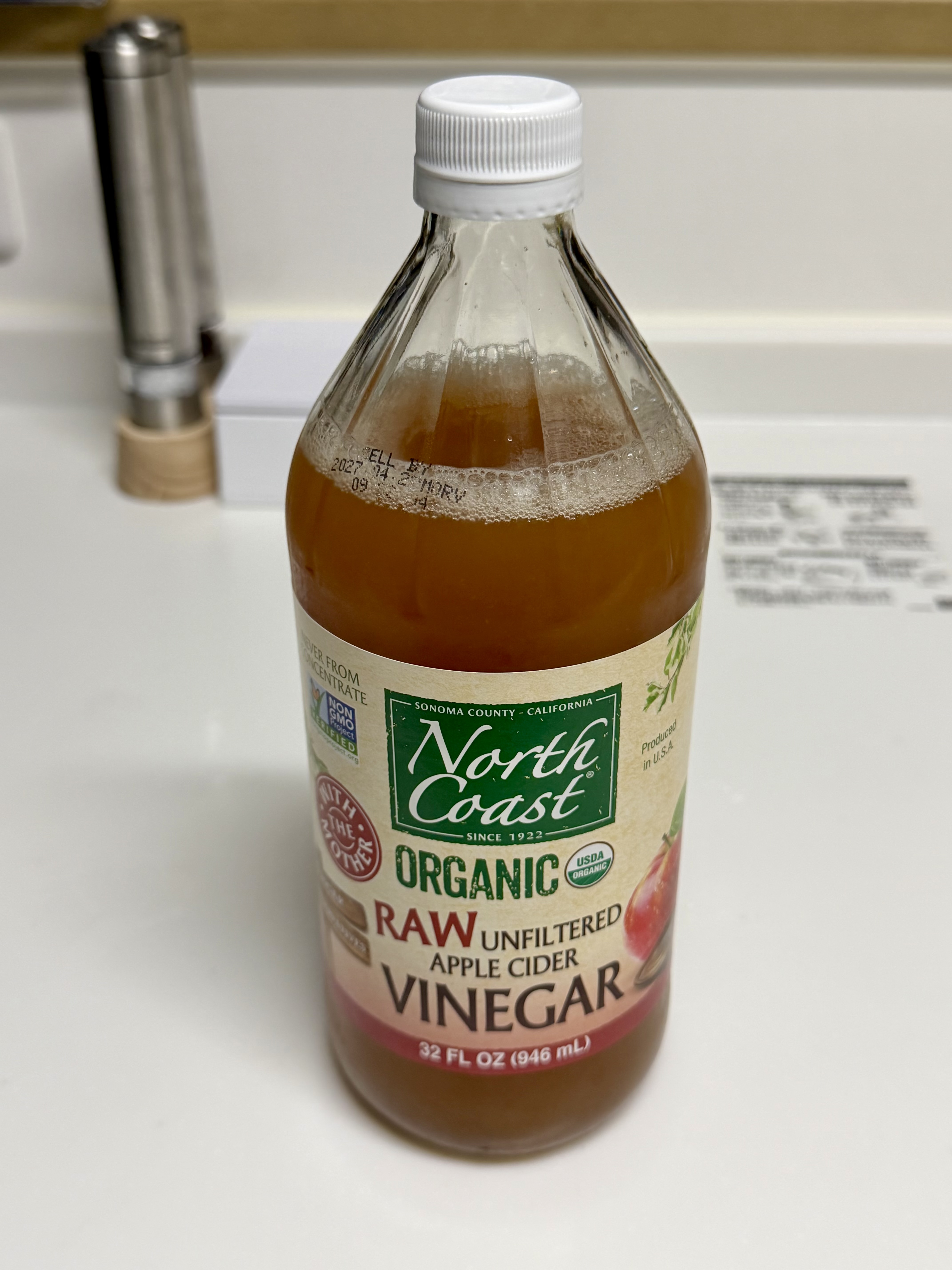 North Coast オーガニック RAW アップルサイダー酢のボトル