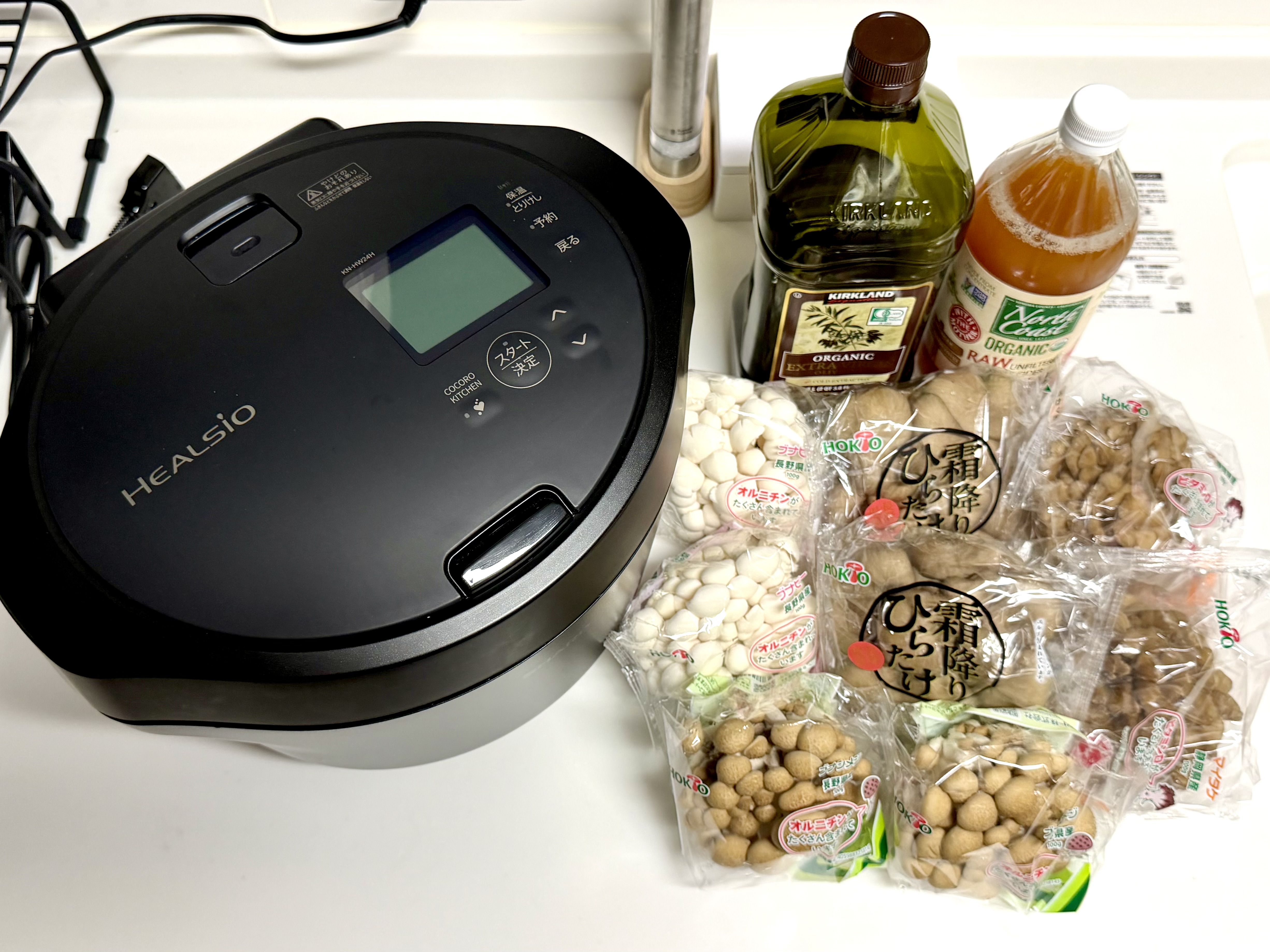 材料全体　ホットクック・きのこセット・オリーブオイル・アップルサイダー酢